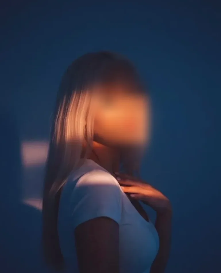 Julia, 26