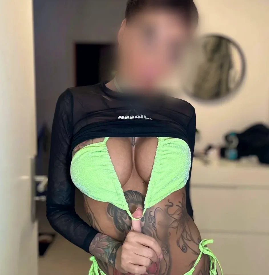 Lucia, 37