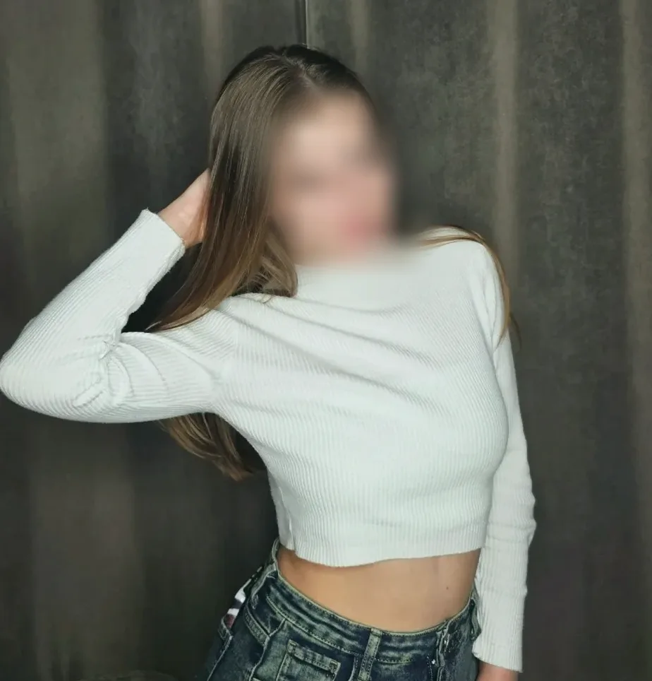 Pauline, 23