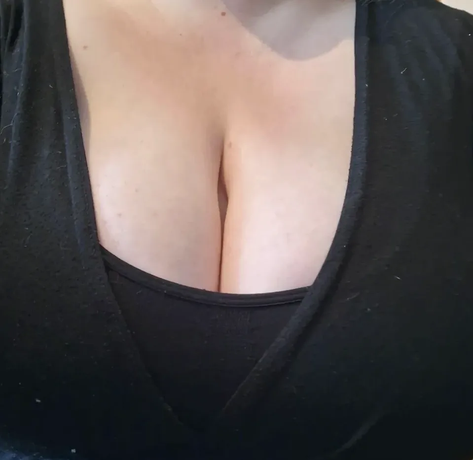 Sandra, 26